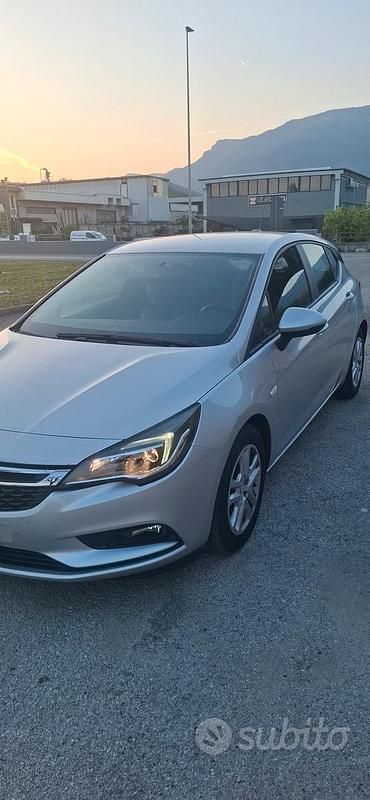 Usata Opel Astra Dynamic 110 CV (80 kW) 2018 Grigio Berlina