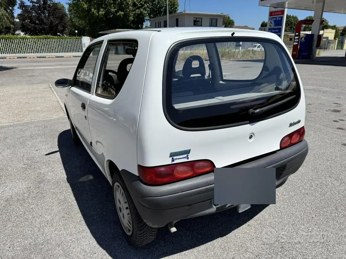 Usata Fiat 600 54 CV (39 kW) 2003 Bianco Berlina