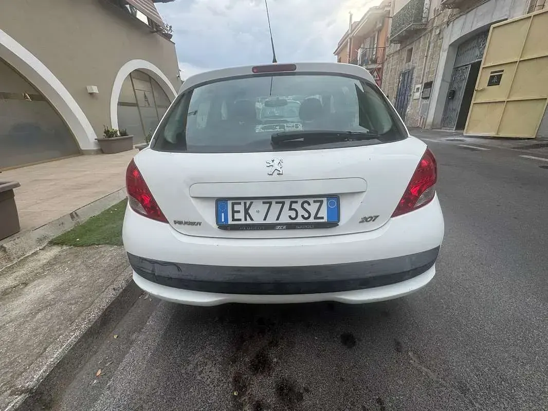 Usata Peugeot 207 Allure 68 CV (50 kW) 2011 Bianco Berlina