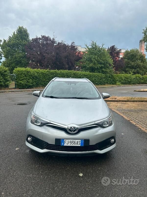 Grigio Usata 2017 Toyota Auris Station wagon | 11.500 € (Buon prezzo) - Immagine 1/4