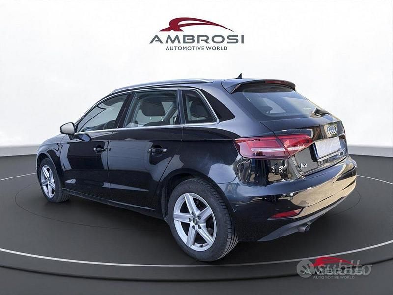 Begagnad Audi A3 Business 116 HK (85 kW) 2018 Svart Sedan