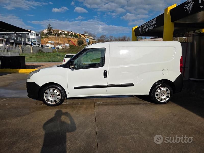 Usata Fiat Doblò 119 CV (87 kW) 2011 Bianco Monovolume