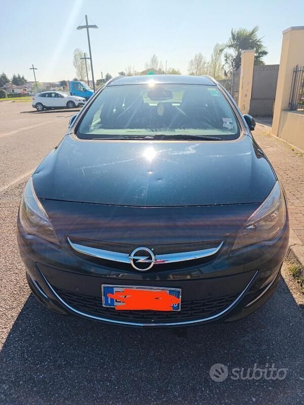 Usata Opel Astra 101 CV (74 kW) 2015 Verde Station wagon