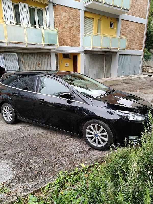Käytetty Ford Focus 120 HP (88 kW) 2016 Musta Farmari