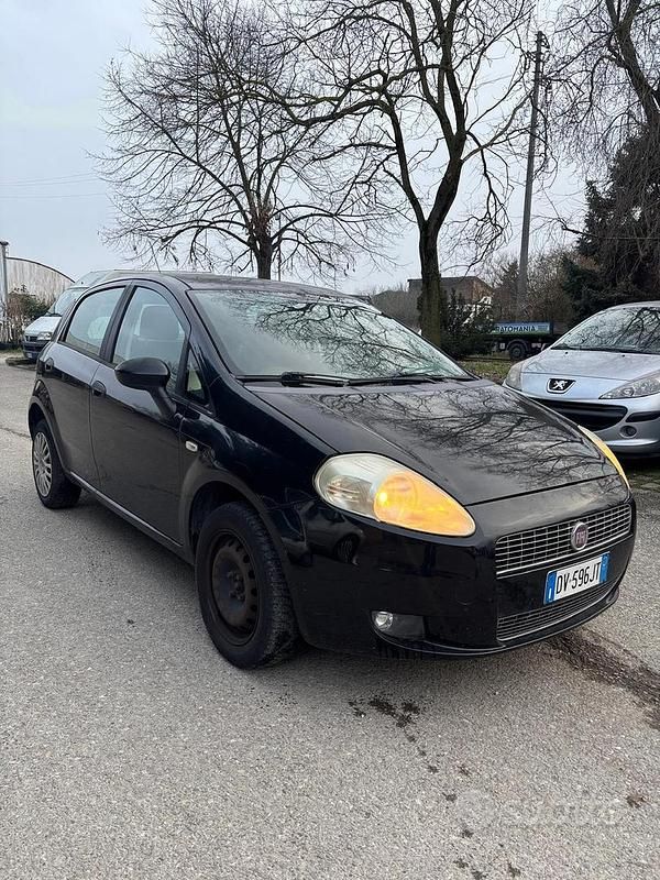 Usata Fiat Grande Punto 77 CV (56 kW) 2009 Nero Utilitaria