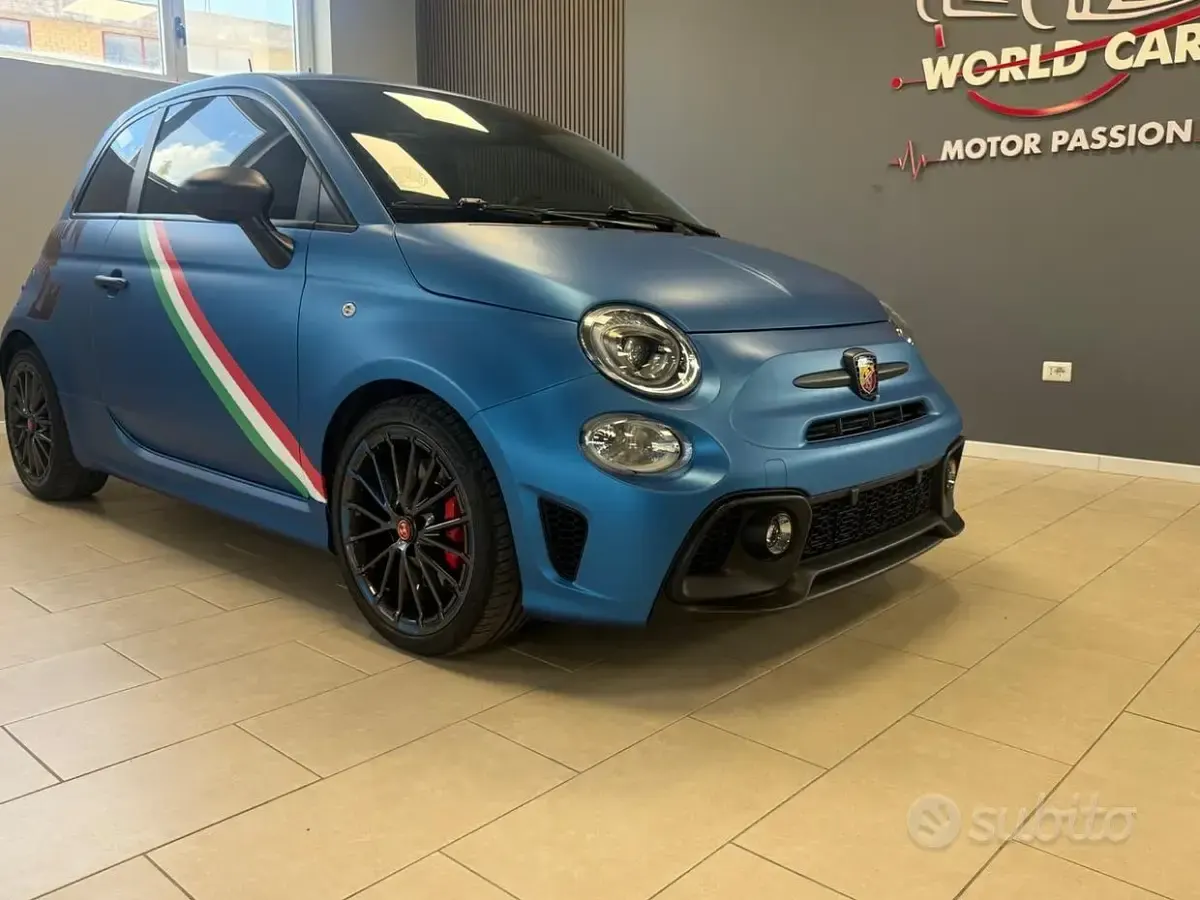 Usata Abarth 695 180 CV (132 kW) 2023 Blu Utilitaria
