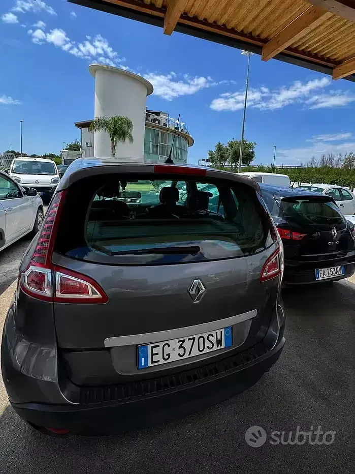 Usata Renault Scénic Luxe 131 CV (96 kW) 2011 Grigio Monovolume