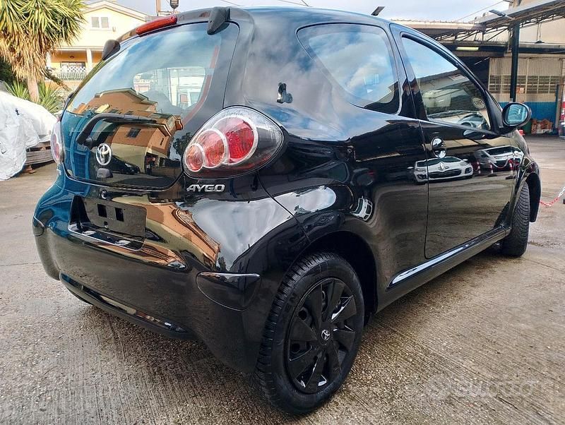 Usata Toyota Aygo 69 CV (50 kW) 2013 Nero Utilitaria