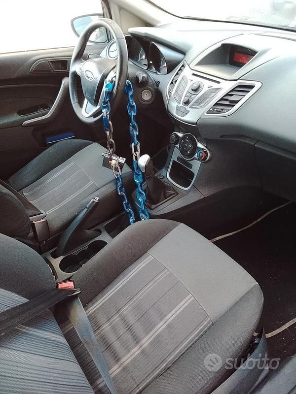 Usata Ford Fiesta 73 CV (53 kW) 2009 Grigio Utilitaria