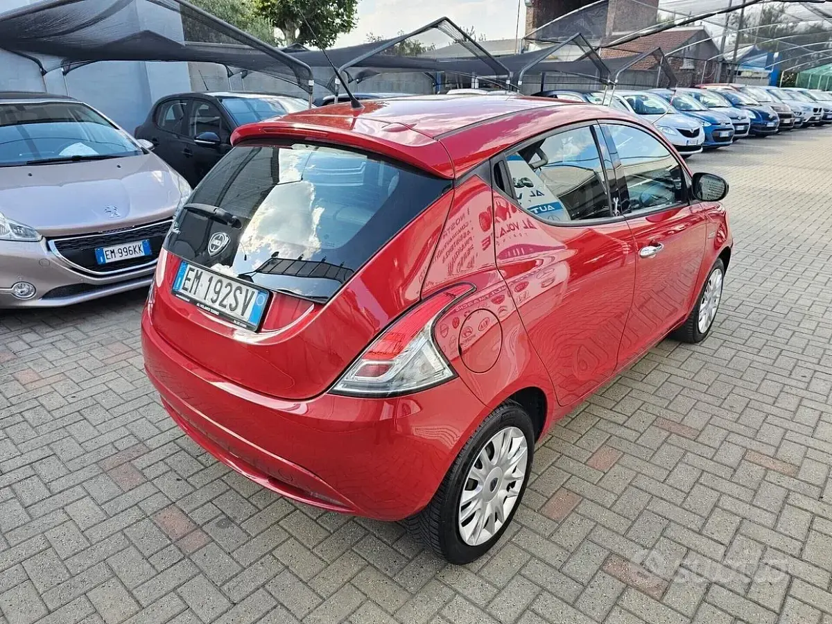 Usata Lancia Ypsilon Silver 69 CV (50 kW) 2012 Rosso Utilitaria