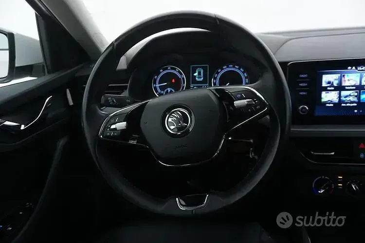 Usata Skoda Kamiq Ambition 95 CV (69 kW) 2023 Bianco SUV