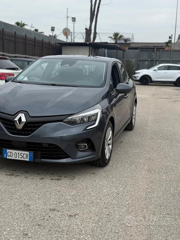 Usata Renault Clio V Intens 101 CV (74 kW) 2021 Grigio Berlina