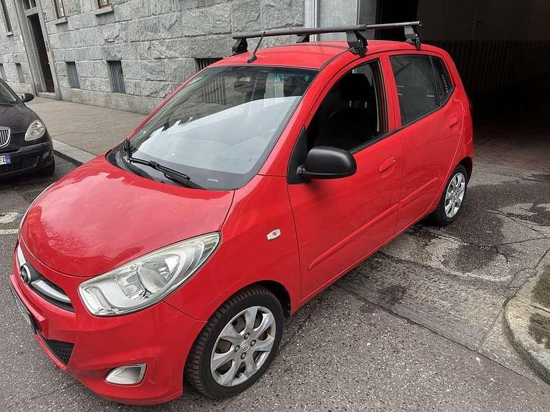 Usata Hyundai i10 Comfort 69 CV (50 kW) 2011 Rosso Utilitaria