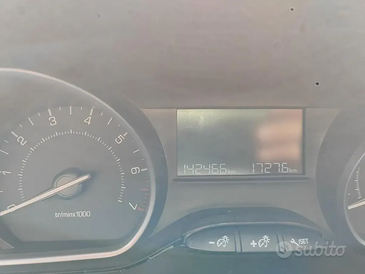 Usata Peugeot 208 82 CV (60 kW) 2016 Utilitaria