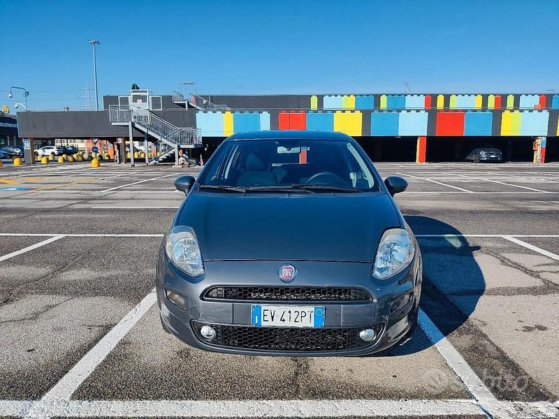 Usata Fiat Punto Street 77 CV (56 kW) 2014 Grigio Berlina