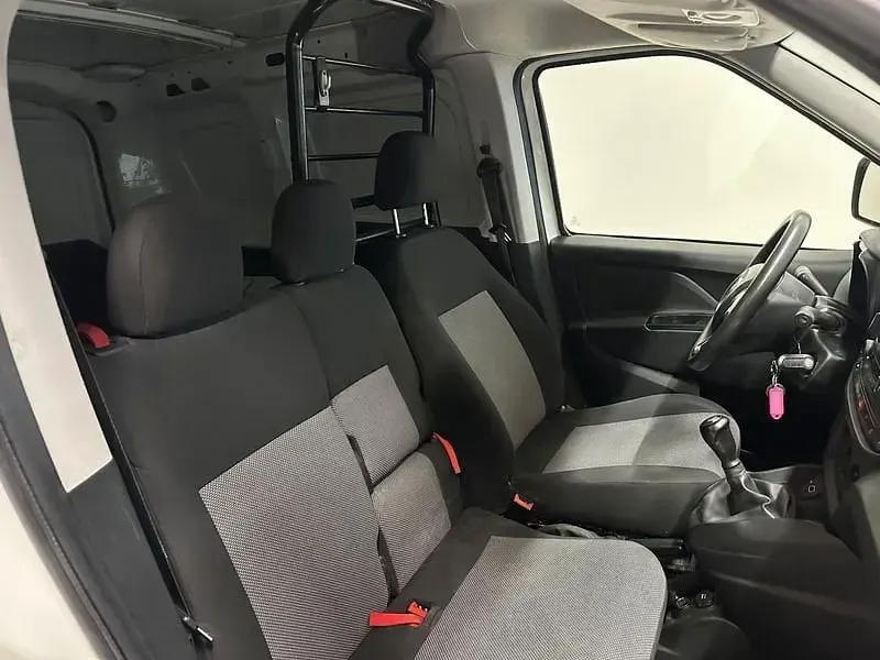 Käytetty Fiat Doblò Business 95 HP (69 kW) 2021 Valkoinen Tila-auto