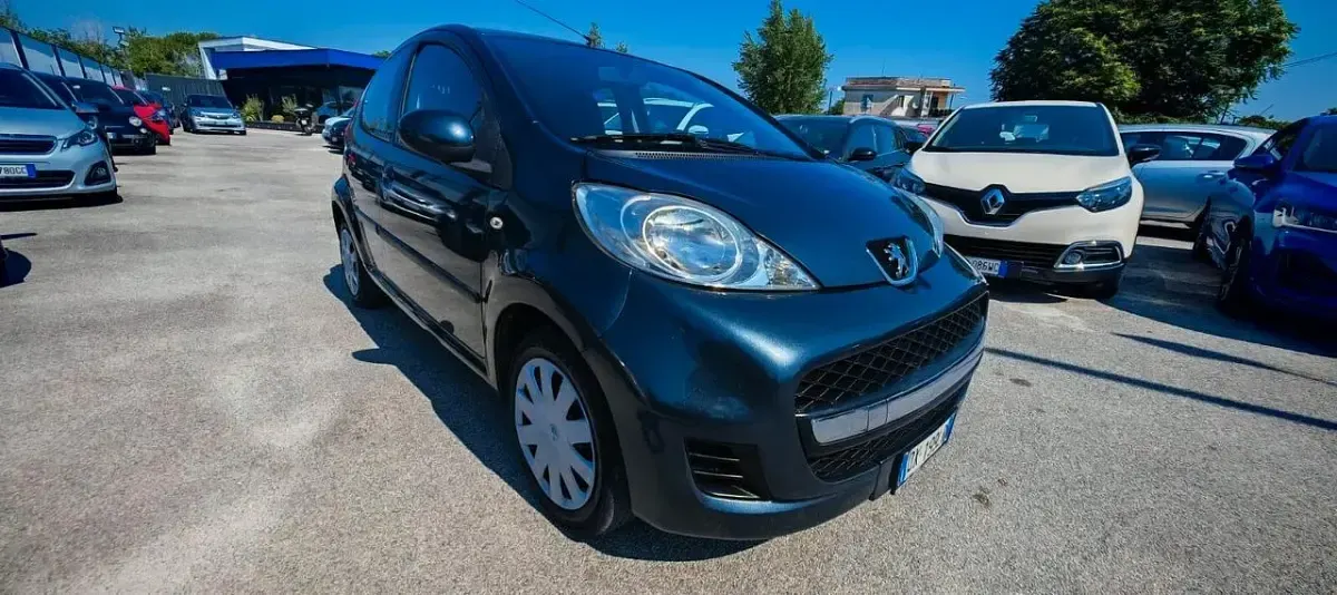 Usata Peugeot 107 68 CV (50 kW) 2009 Blu Utilitaria