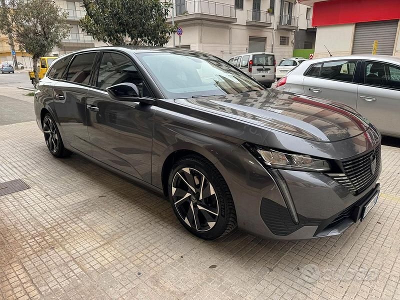 Usata Peugeot 308 SW Allure 131 CV (96 kW) 2023 Grigio Station wagon