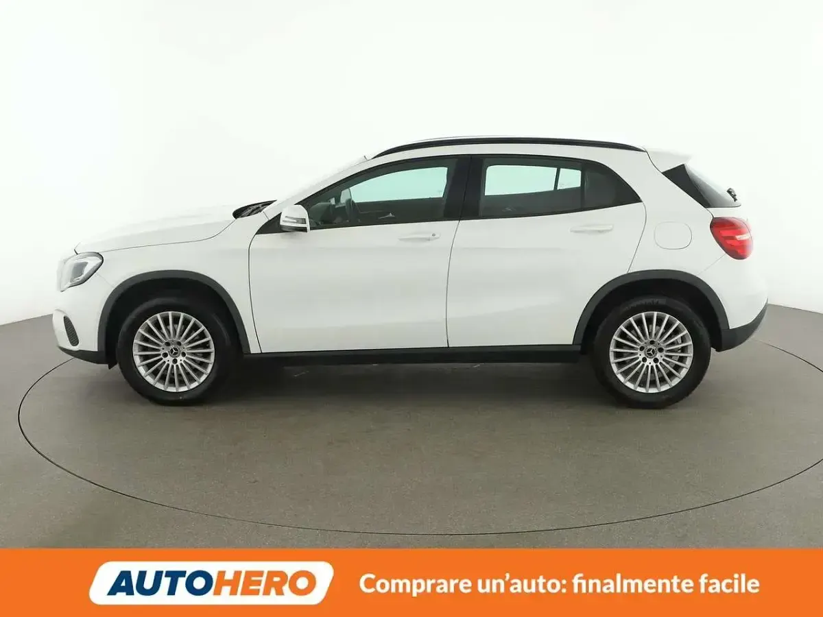 Usata Mercedes GLA200 Business 136 CV (100 kW) 2019 Bianco SUV