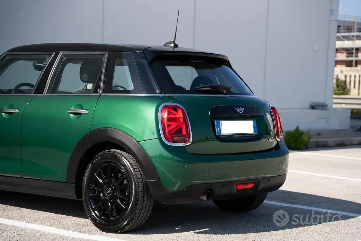 Usata Mini ONE 75 CV (55 kW) 2021 Verde Utilitaria