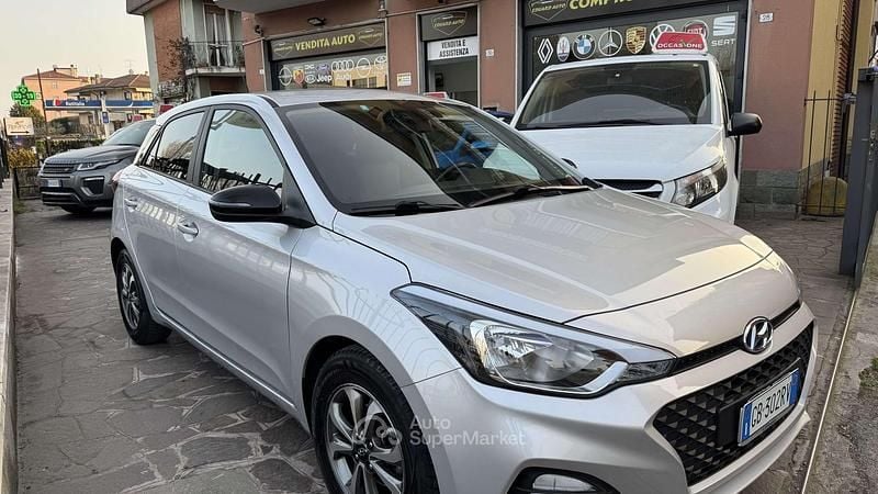 Usata Hyundai i20 75 CV (55 kW) 2020 Argento Utilitaria