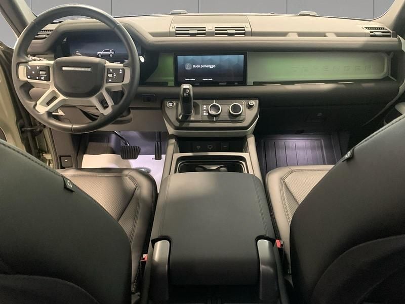 Usata Land Rover Defender SE 249 CV (183 kW) 2024 Pangea green SUV