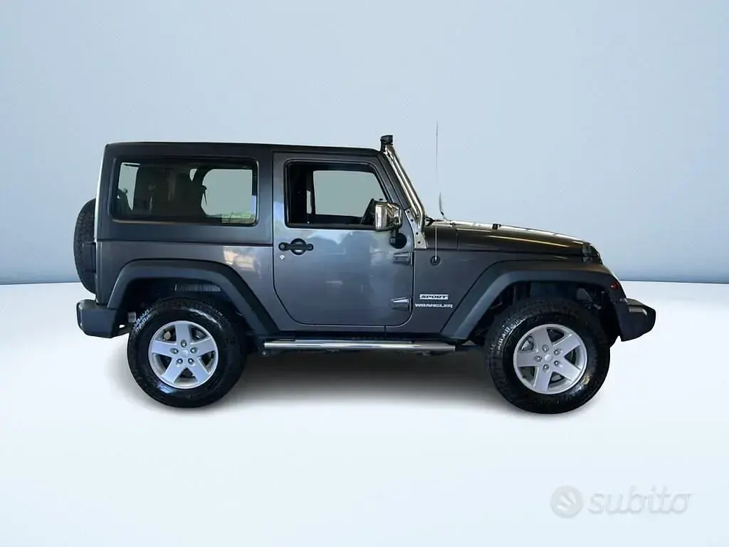 Usata Jeep Wrangler Sport 200 CV (147 kW) 2014 Grigio metallizzato SUV