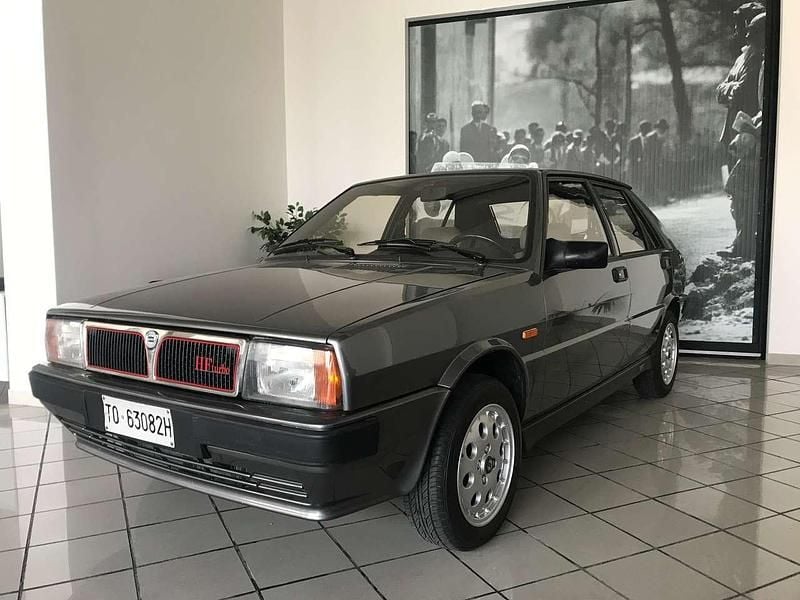 Usata Lancia Delta 140 CV (102 kW) 1988 Grigio Utilitaria