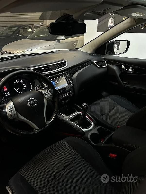 Usata Nissan Qashqai Tekna 110 CV (80 kW) 2017 Bianco SUV