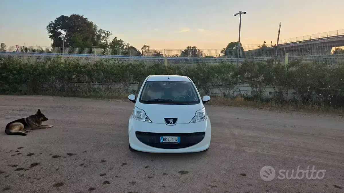 Usata Peugeot 107 68 CV (50 kW) 2010 Bianco Utilitaria