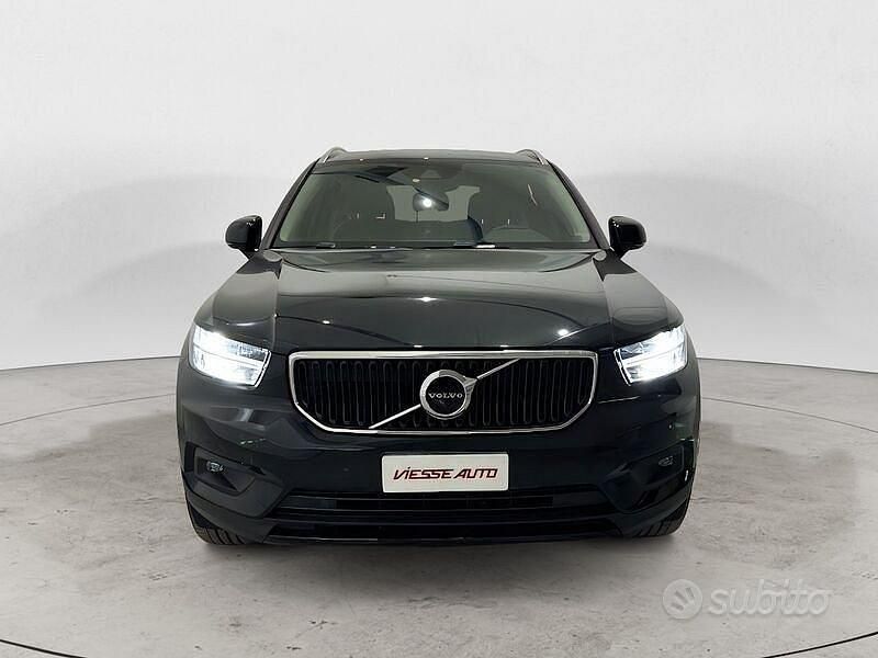 Usata Volvo XC40 Momentum 163 CV (119 kW) 2020 Nero SUV