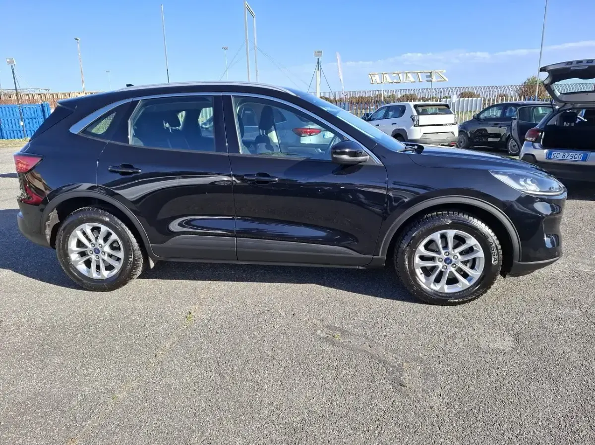 Usata Ford Kuga 120 CV (88 kW) 2021 Nero SUV