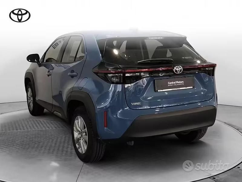 Usata Toyota Yaris Cross Active 116 CV (85 kW) 2022 Argento SUV