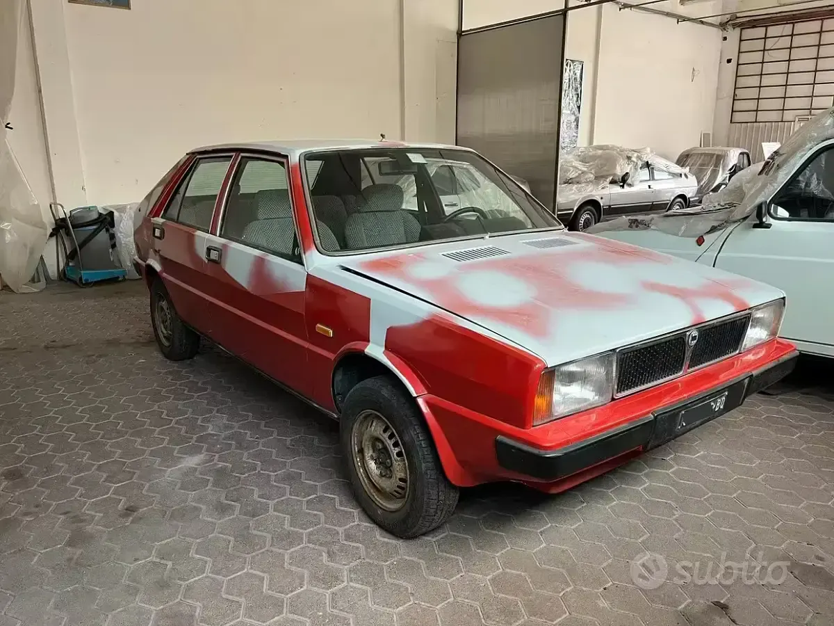 Usata Lancia Delta 78 CV (57 kW) 1982 Rosso Utilitaria