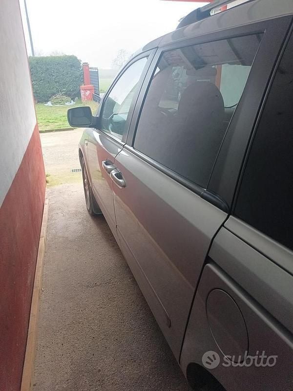 Usata Kia Carnival 185 CV (136 kW) 2007 Grigio Monovolume