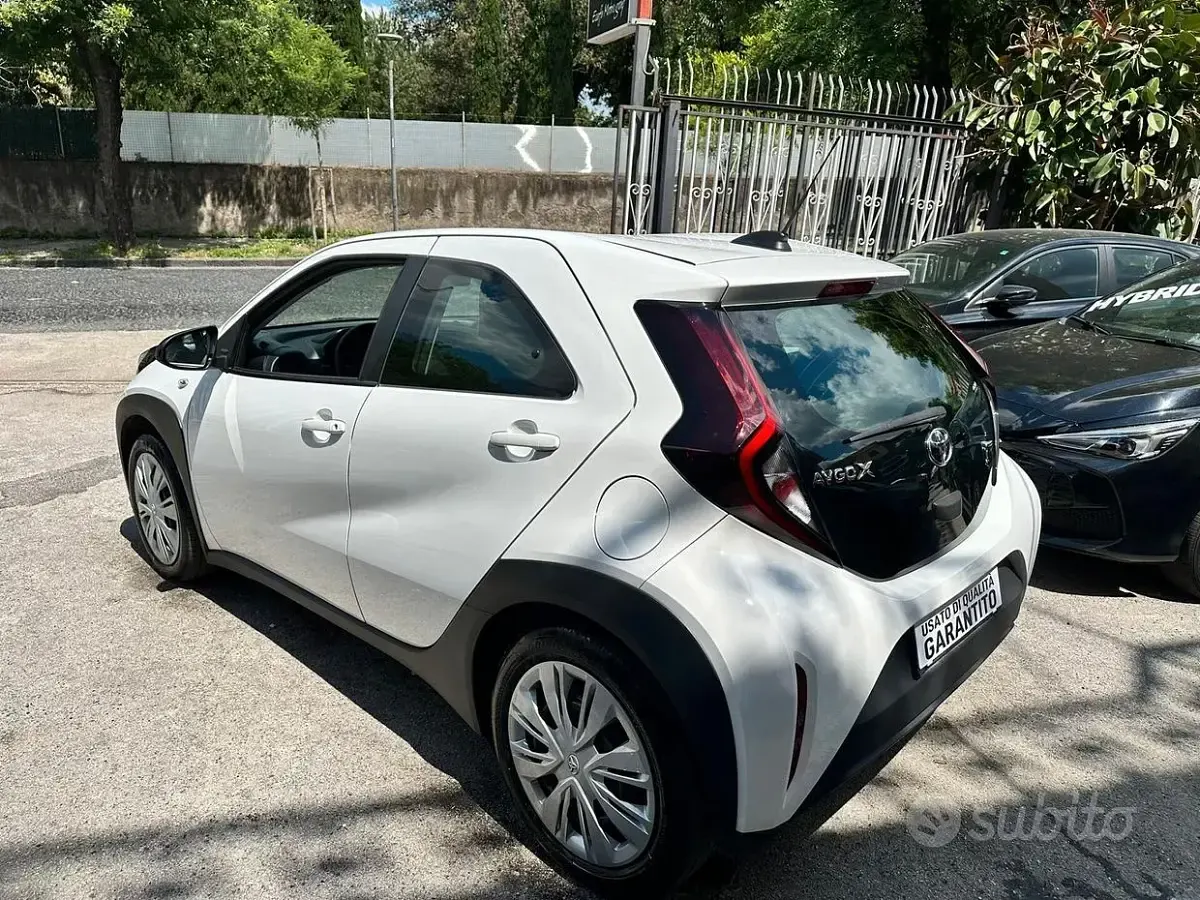 Usata Toyota Aygo X Trend 72 CV (52 kW) 2022 Bianco SUV