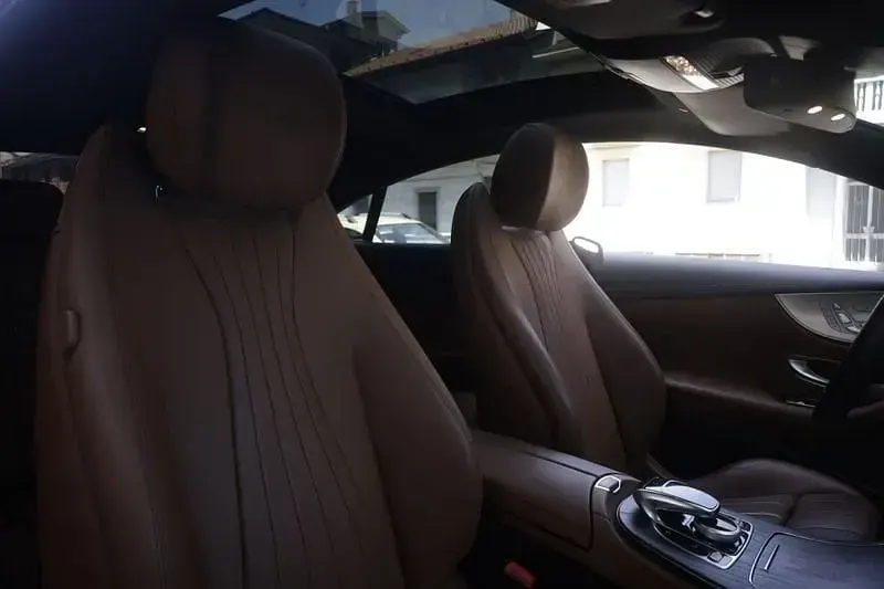 Usata Mercedes E220 Premium 194 CV (142 kW) 2020 Argento Coupé