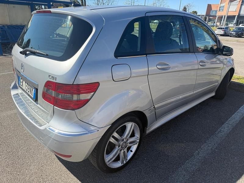 Usata Mercedes B200 Premium 108 CV (79 kW) 2011 Grigio Monovolume