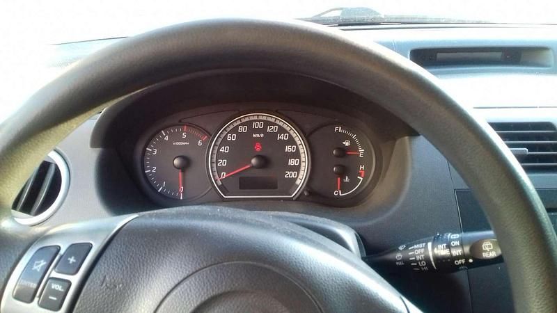 Usata Suzuki Swift GL 69 CV (50 kW) 2005 Nero Utilitaria