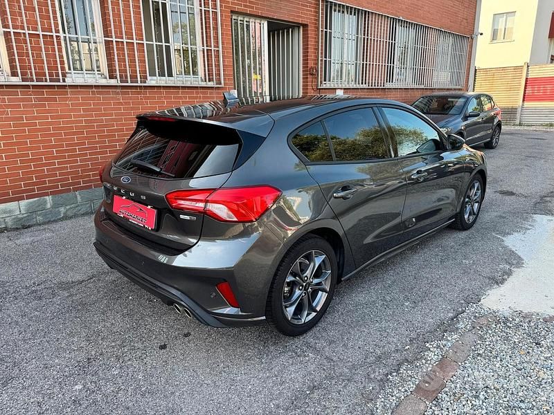 Usata Ford Focus ST-Line 125 CV (91 kW) 2021 Grigio Berlina