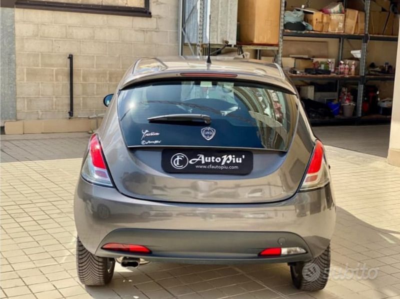 Usata Lancia Ypsilon 69 CV (50 kW) 2013 Grigio Utilitaria