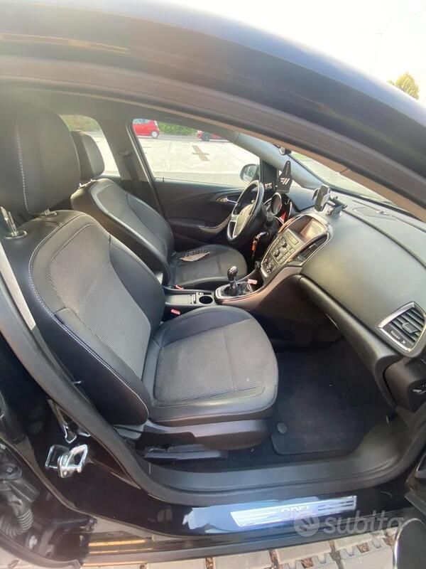 Usata Opel Astra 60 CV (44 kW) 2010 Nero Berlina