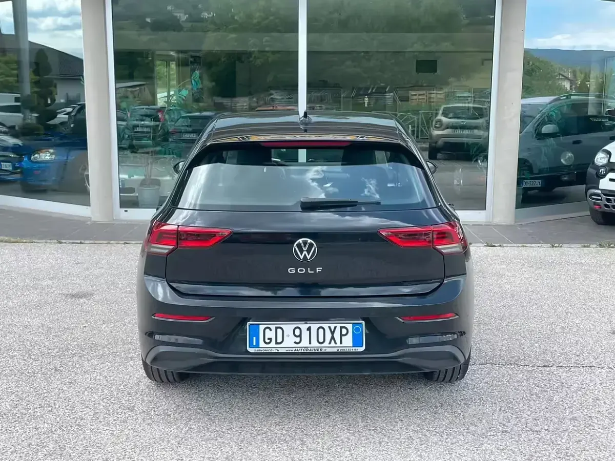 Usata VW Golf VII Life 116 CV (85 kW) 2021 Nero Utilitaria
