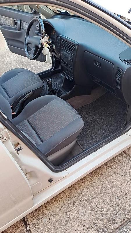 Usata Seat Cordoba 75 CV (55 kW) 1994 Bianco Coupé