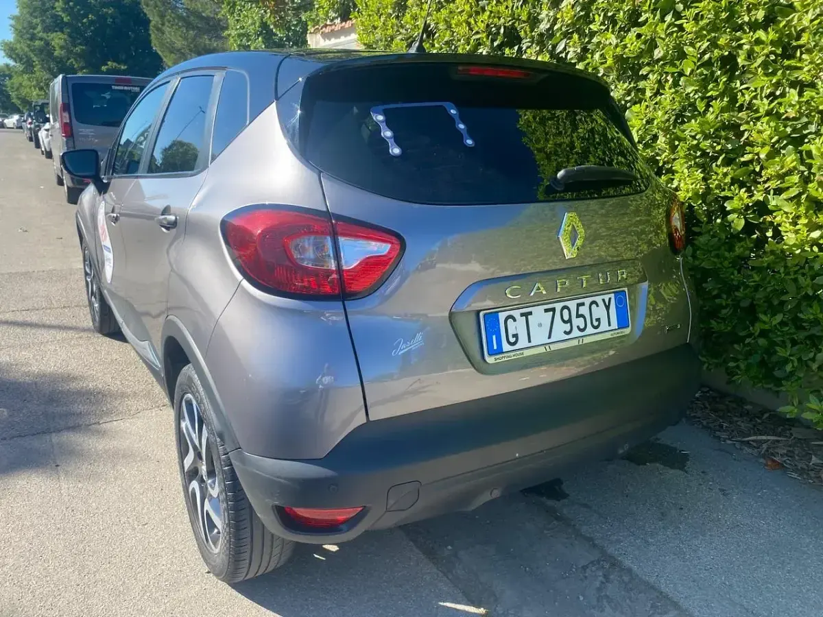 Usata Renault Captur Zen 90 CV (66 kW) 2017 Grigio SUV