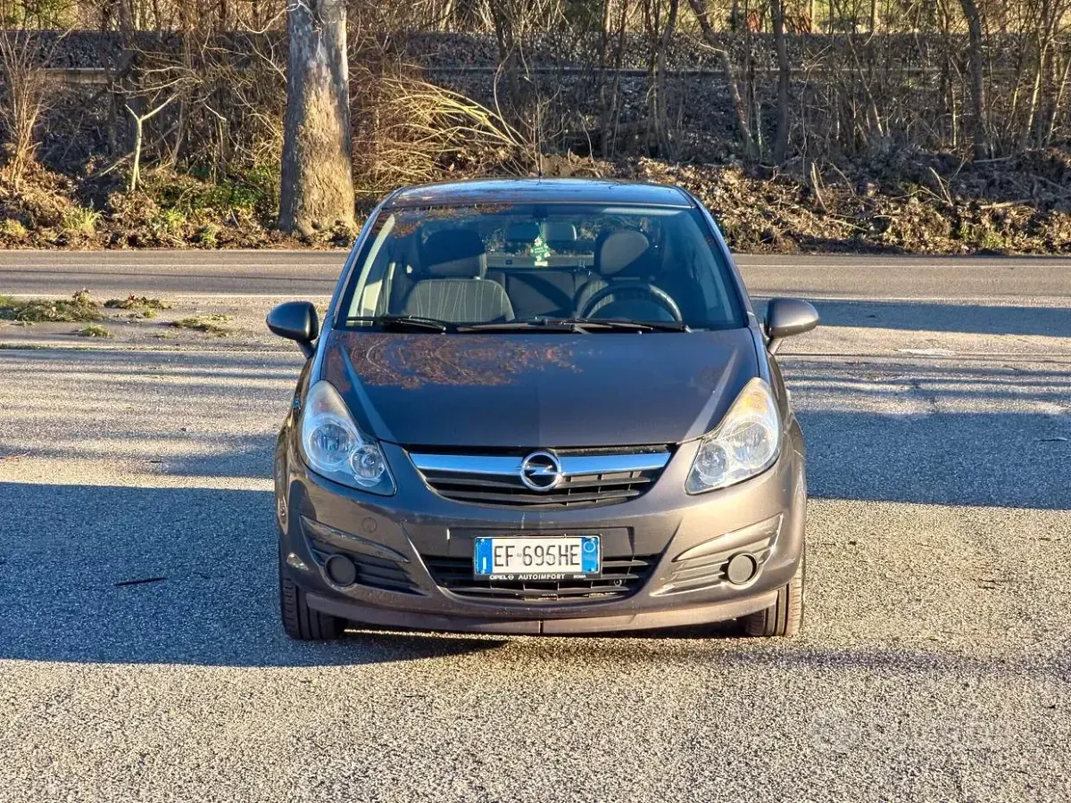 Usata Opel Corsa Edition 85 CV (62 kW) 2010 Grigio Utilitaria