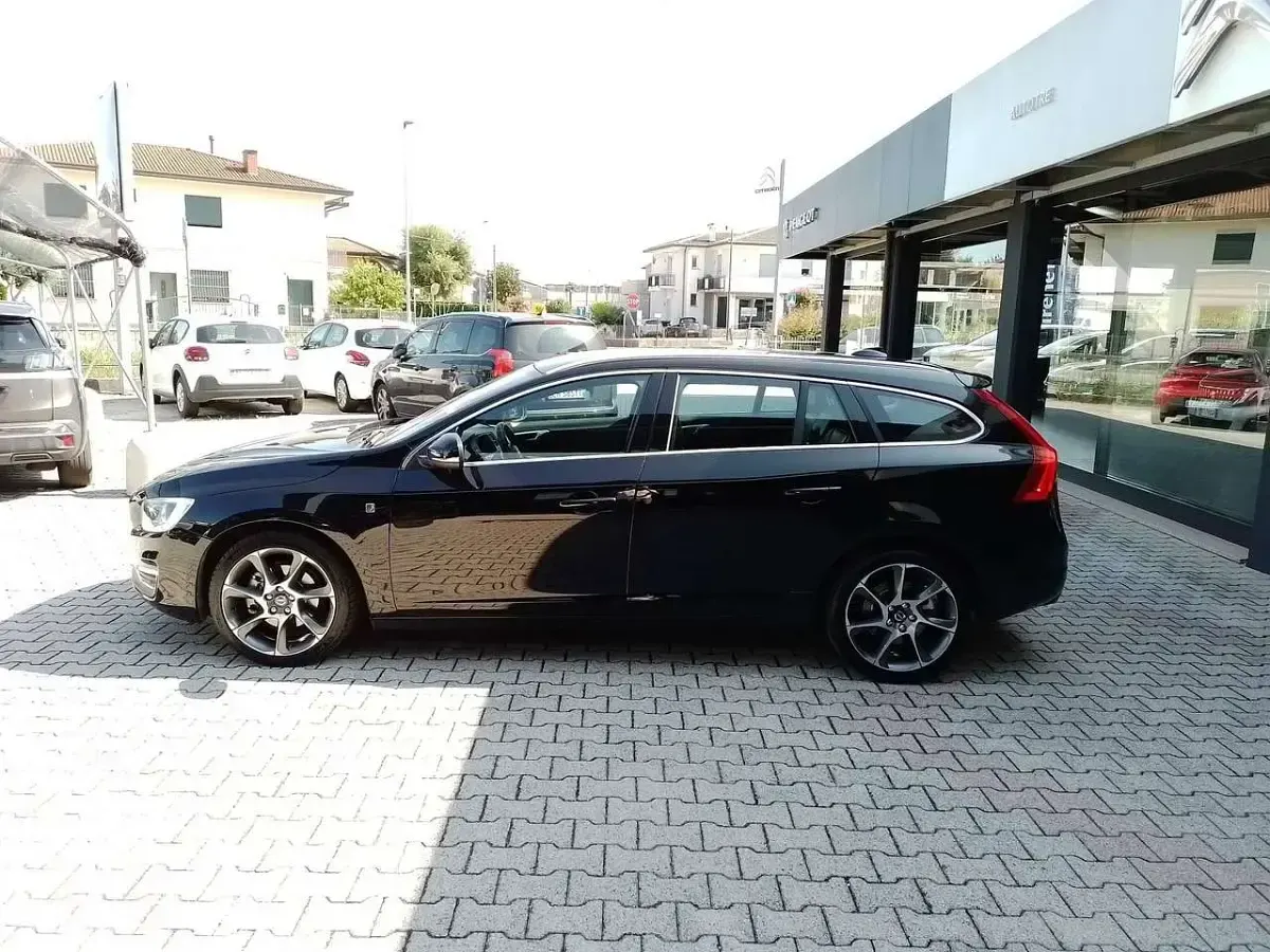 Usata Volvo V60 Ocean Race 150 CV (110 kW) 2016 Nero Station wagon
