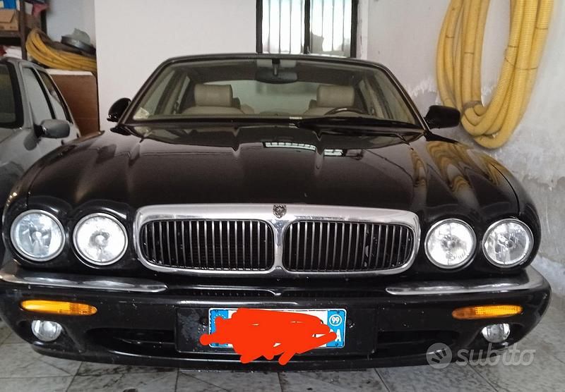 Usata Jaguar XJ8 1999 Nero Berlina