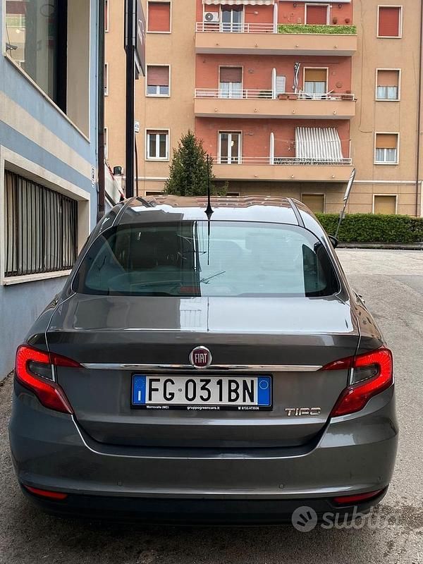 Occasion Fiat Tipo Opening Edition 129 ch (94 kW) 2016 Gris Berline