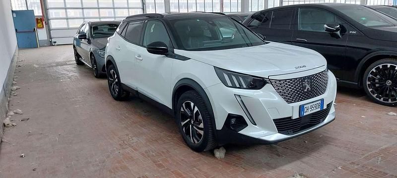Usata Peugeot e-2008 GT-line 100 kW (136 CV) 2021 Bianco SUV